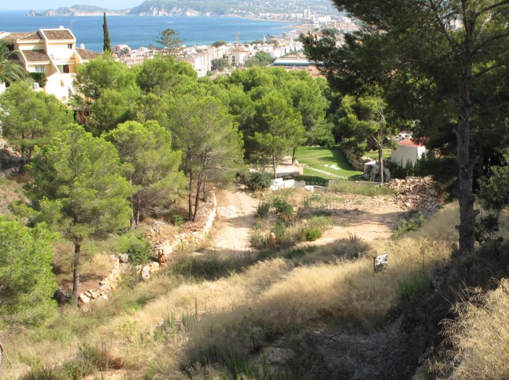 Se vende terreno con vistas al mar en PUERTO javea