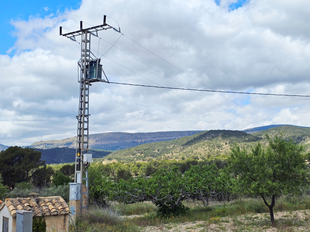 Se vende amplia finca rustica en Jijona
