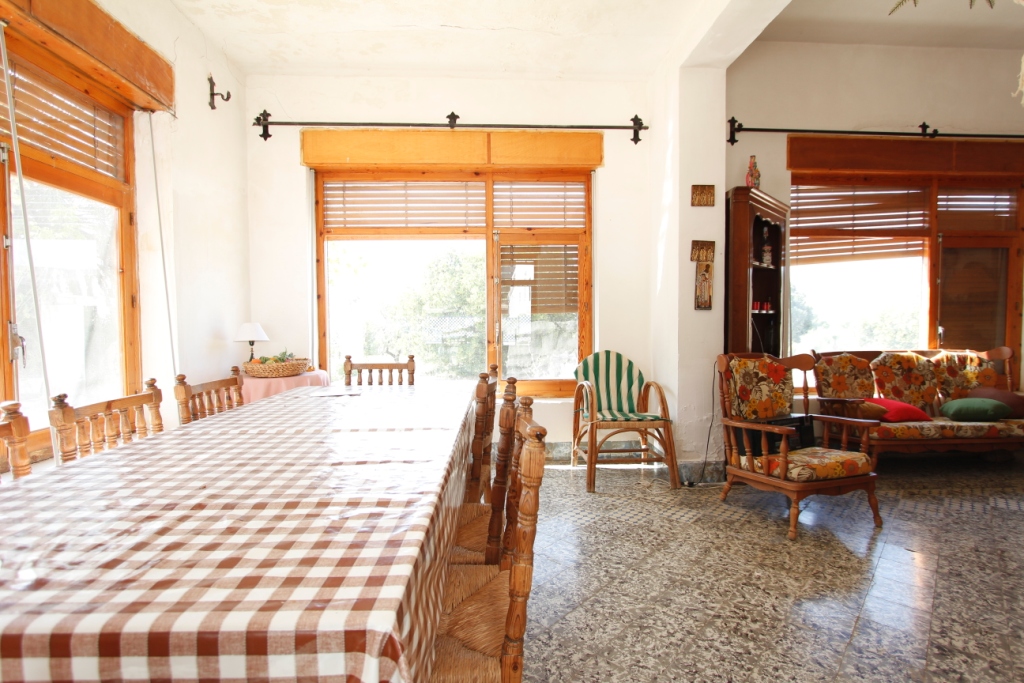 Se vende amplia finca rustica en Jijona