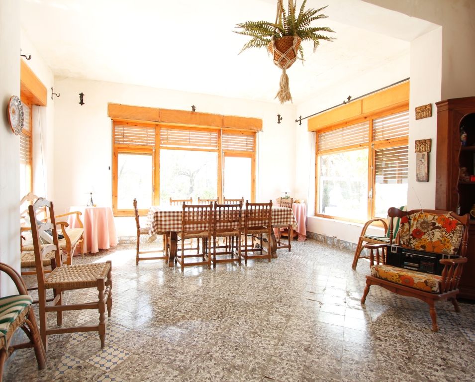 Se vende amplia finca rustica en Jijona