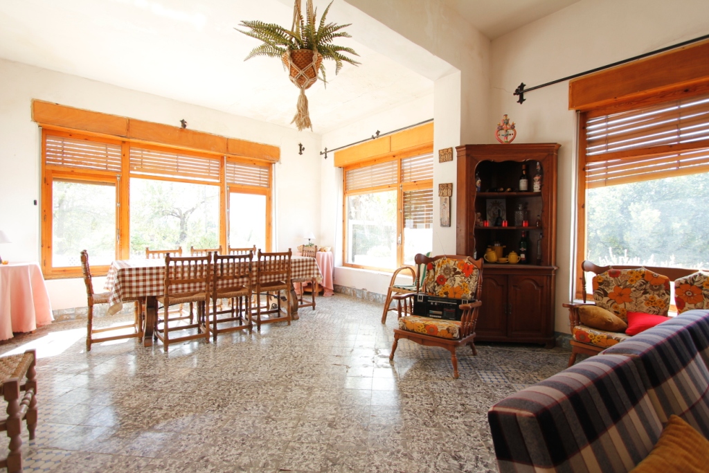 Se vende amplia finca rustica en Jijona