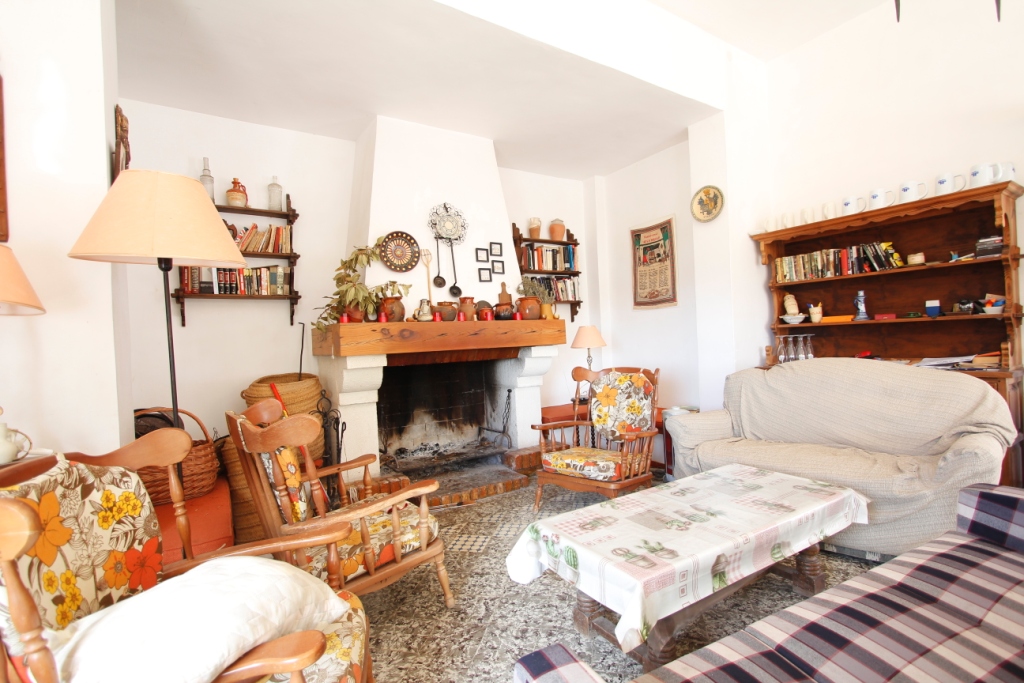 Se vende amplia finca rustica en Jijona