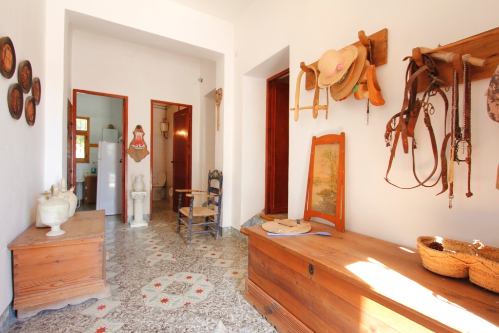 Se vende amplia finca rustica en Jijona
