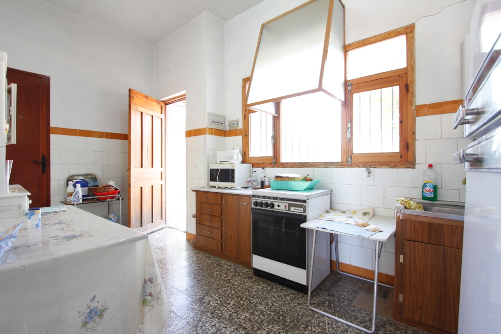 Se vende amplia finca rustica en Jijona
