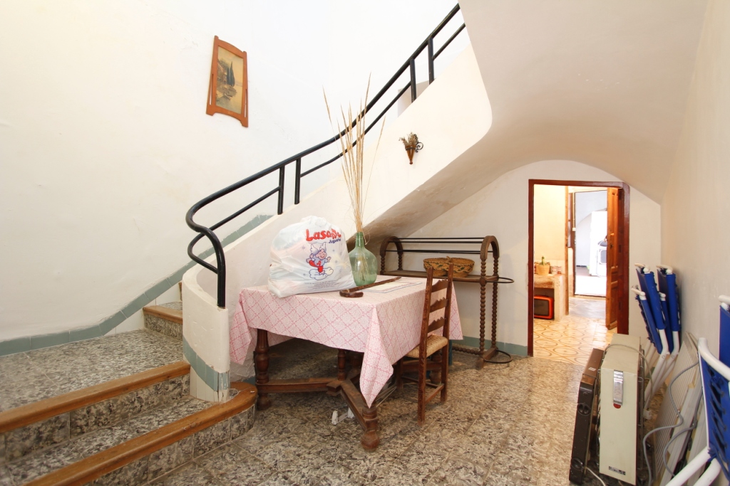 Se vende amplia finca rustica en Jijona