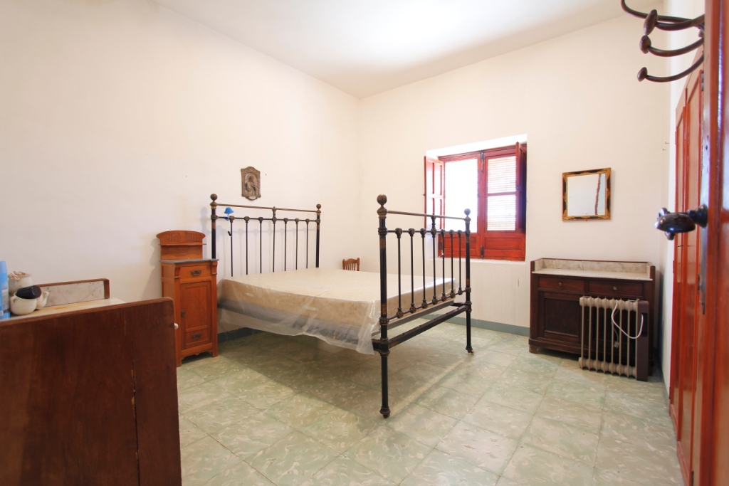 Se vende amplia finca rustica en Jijona