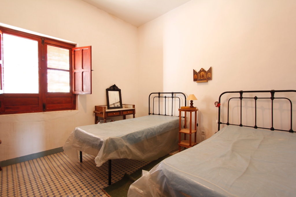 Se vende amplia finca rustica en Jijona