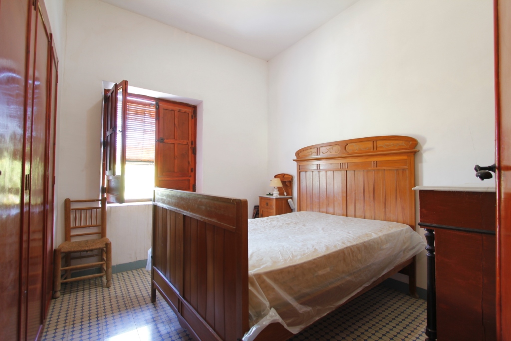Se vende amplia finca rustica en Jijona
