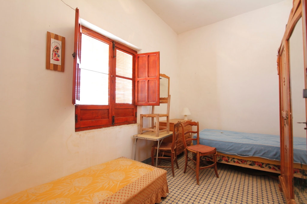 Se vende amplia finca rustica en Jijona