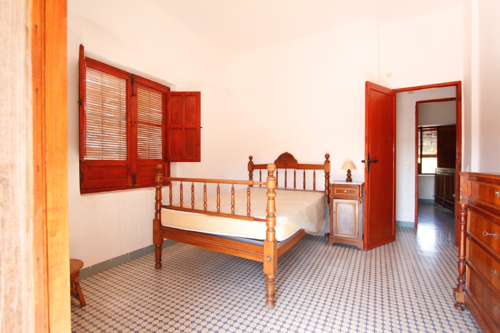 Se vende amplia finca rustica en Jijona