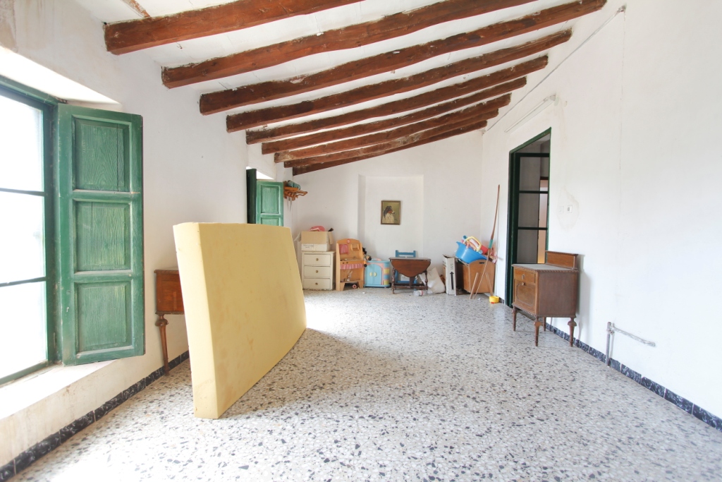 Se vende amplia finca rustica en Jijona