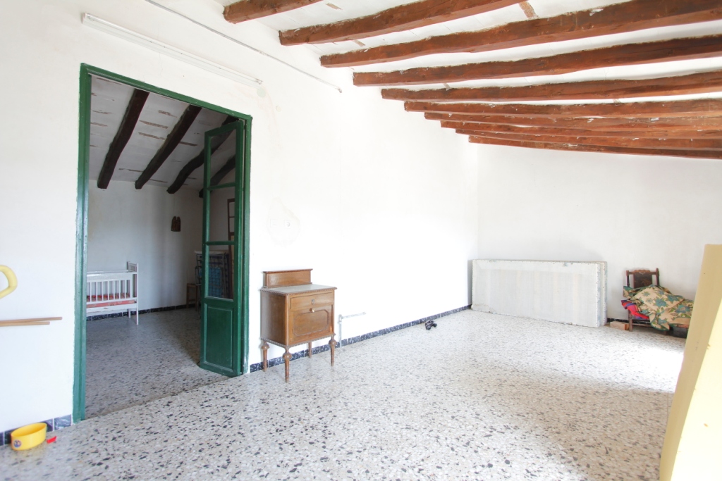 Se vende amplia finca rustica en Jijona