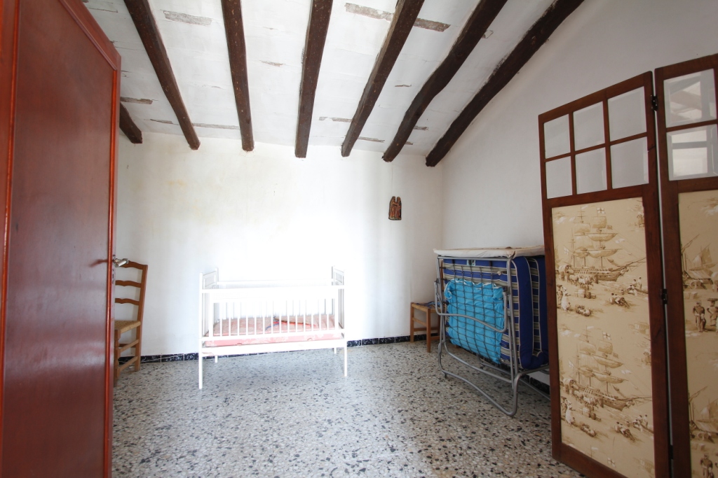 Se vende amplia finca rustica en Jijona