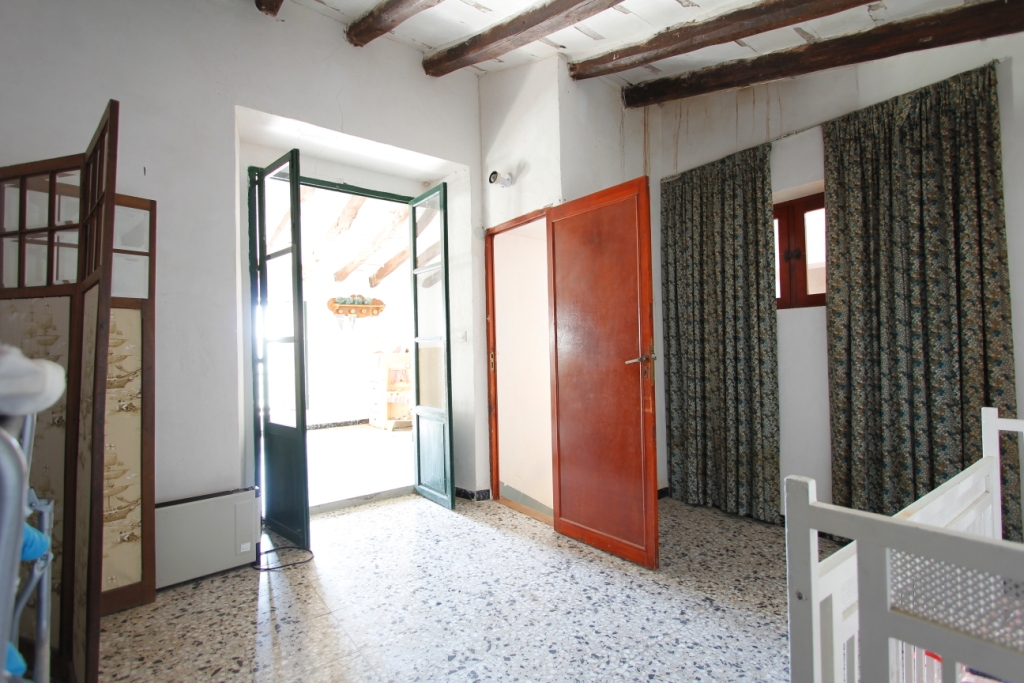 Se vende amplia finca rustica en Jijona