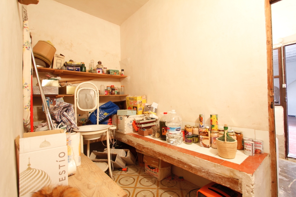 Se vende amplia finca rustica en Jijona
