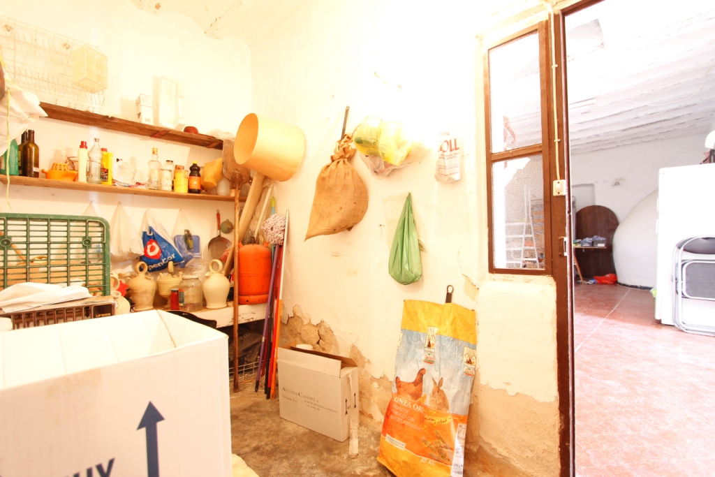 Se vende amplia finca rustica en Jijona