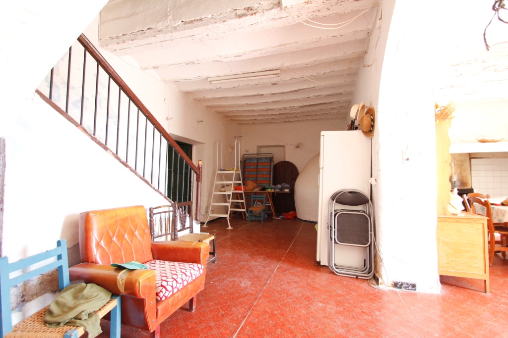 Se vende amplia finca rustica en Jijona