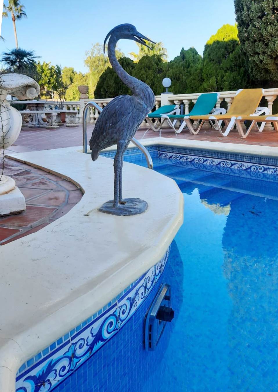 Se vende muy amplia villa con vistas al mar