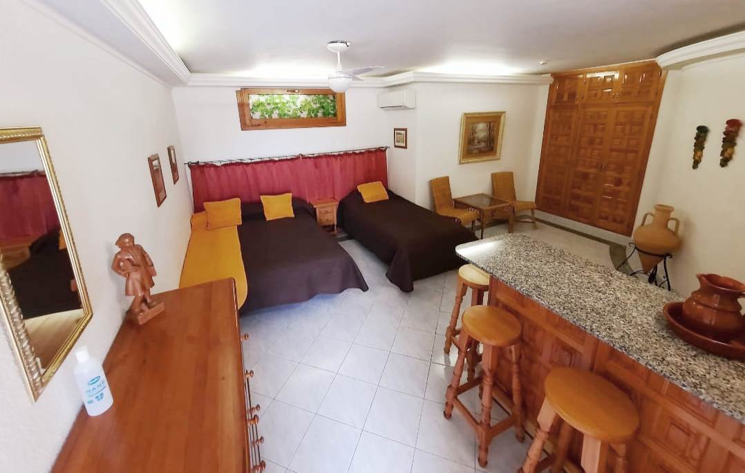 Se vende muy amplia villa con vistas al mar