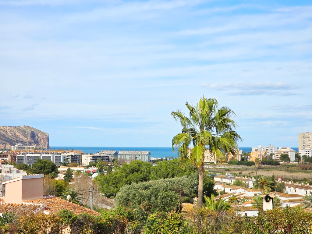 SE vende excelente ubicada villa cerca de la playa con vistas al mar Javea