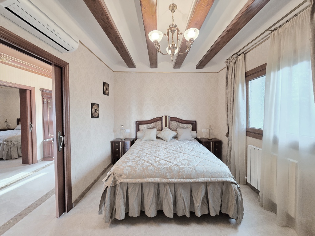 SE vende excelente ubicada villa cerca de la playa con vistas al mar Javea