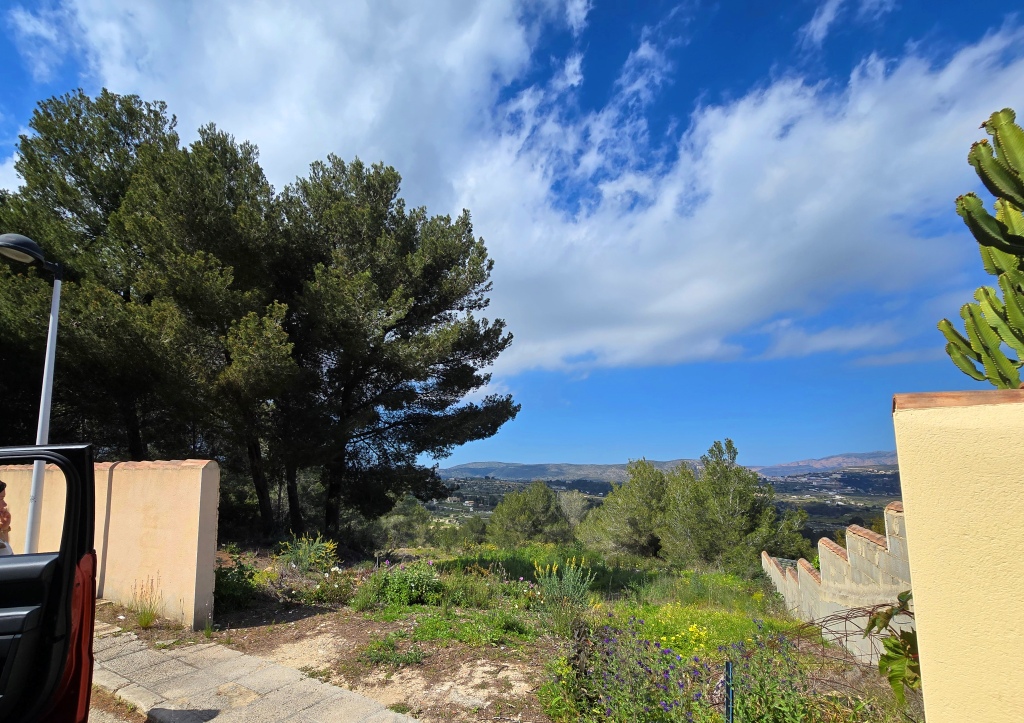 Se vende parcela urbana en Moraira para construccion villa de sueno