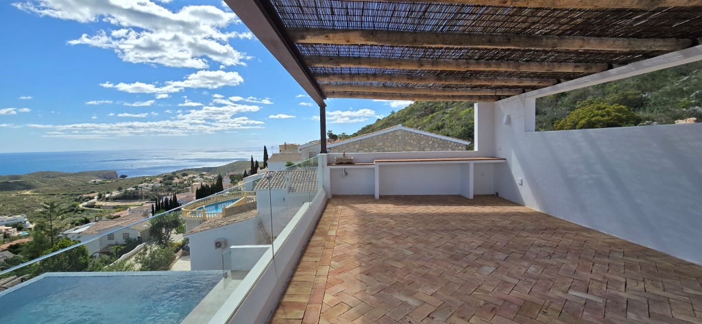 NEUE LUXUSVILLA ZUM VERKAUF mit herrlichem Blick auf das Meer und Ibiza