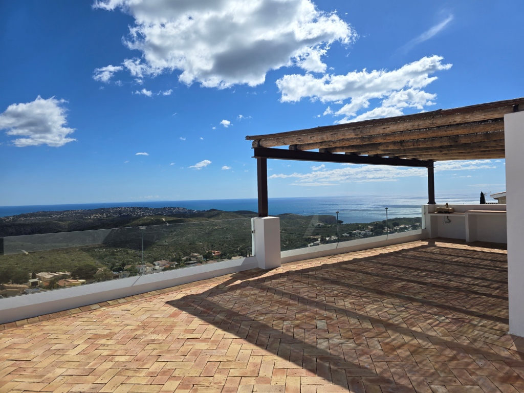 NEUE LUXUSVILLA ZUM VERKAUF mit herrlichem Blick auf das Meer und Ibiza