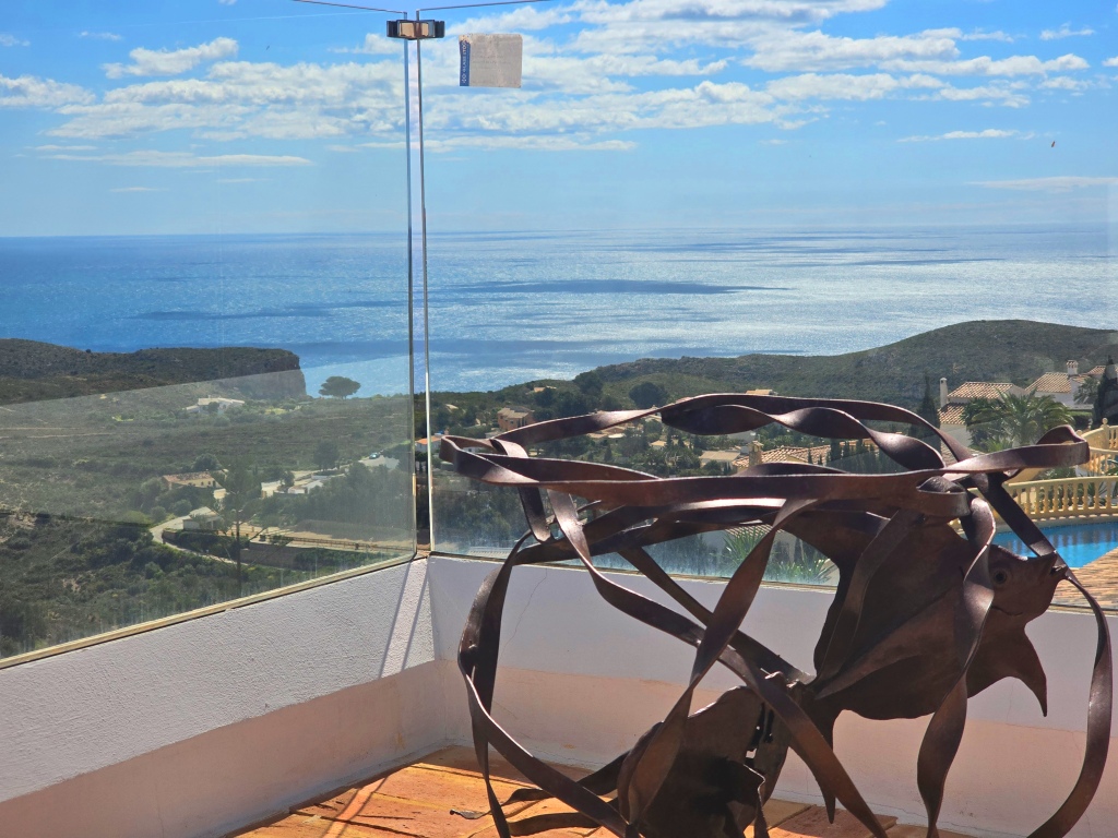 NEUE LUXUSVILLA ZUM VERKAUF mit herrlichem Blick auf das Meer und Ibiza