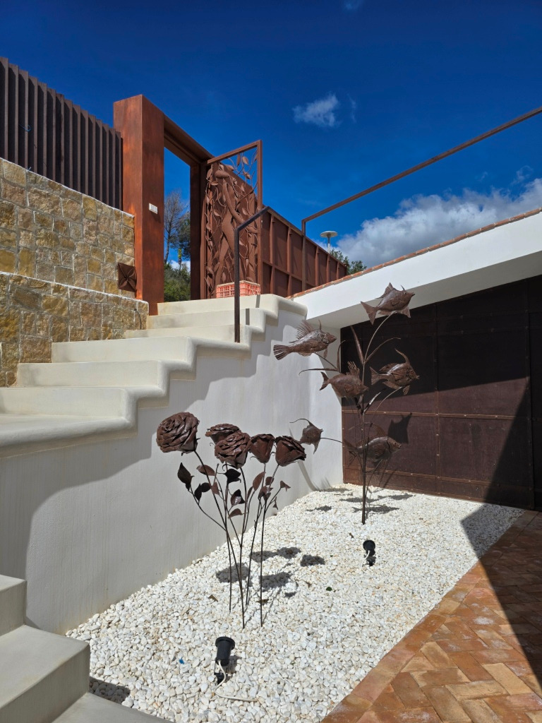 NEUE LUXUSVILLA ZUM VERKAUF mit herrlichem Blick auf das Meer und Ibiza