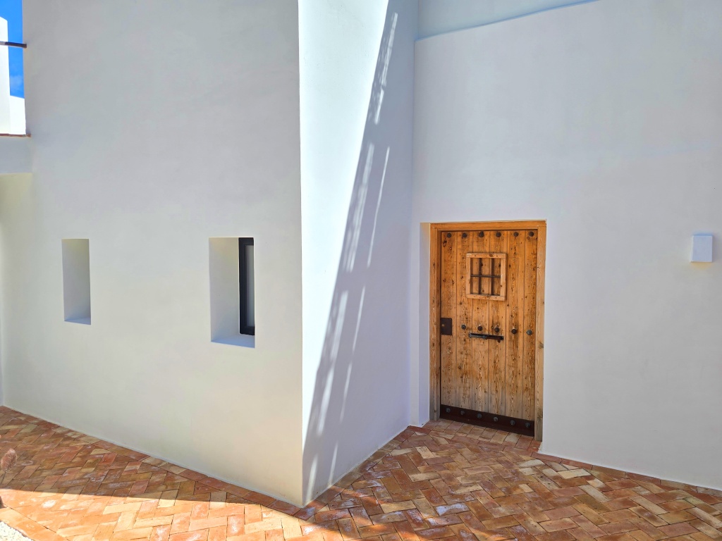 NEUE LUXUSVILLA ZUM VERKAUF mit herrlichem Blick auf das Meer und Ibiza