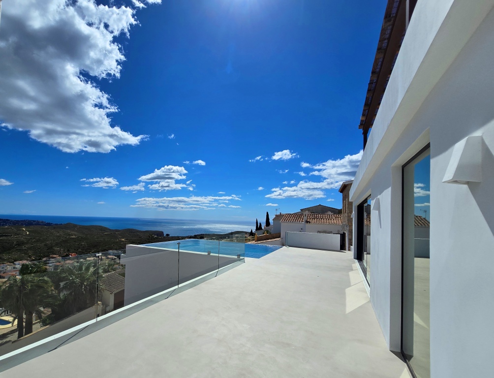 NEUE LUXUSVILLA ZUM VERKAUF mit herrlichem Blick auf das Meer und Ibiza