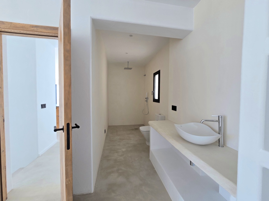 NEUE LUXUSVILLA ZUM VERKAUF mit herrlichem Blick auf das Meer und Ibiza