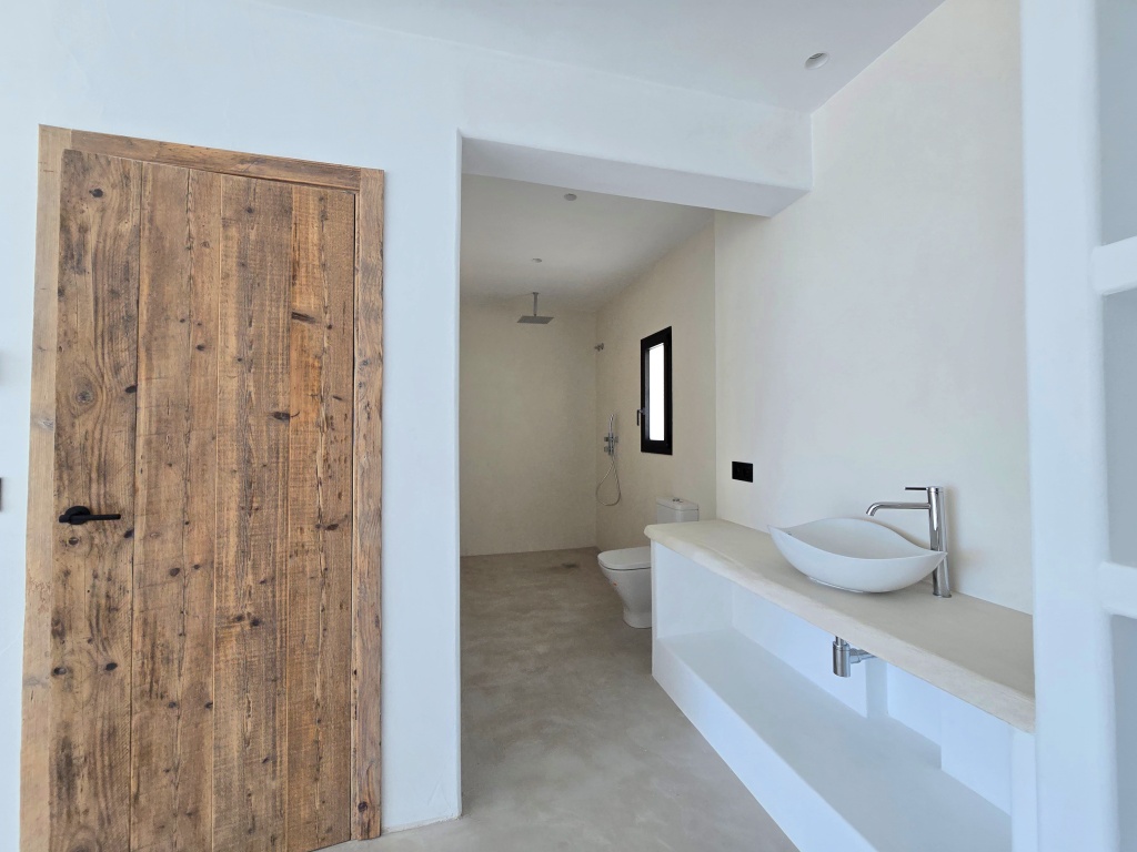 NEUE LUXUSVILLA ZUM VERKAUF mit herrlichem Blick auf das Meer und Ibiza