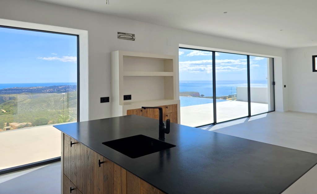 NEUE LUXUSVILLA ZUM VERKAUF mit herrlichem Blick auf das Meer und Ibiza