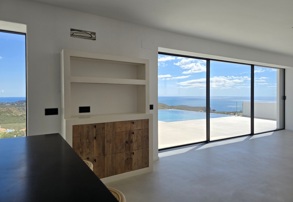 NEUE LUXUSVILLA ZUM VERKAUF mit herrlichem Blick auf das Meer und Ibiza