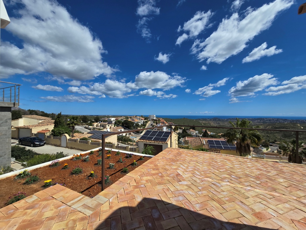 NEUE LUXUSVILLA ZUM VERKAUF mit herrlichem Blick auf das Meer und Ibiza