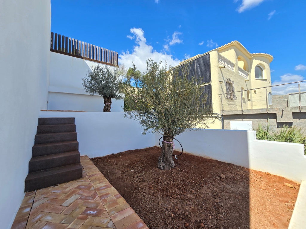 NEUE LUXUSVILLA ZUM VERKAUF mit herrlichem Blick auf das Meer und Ibiza