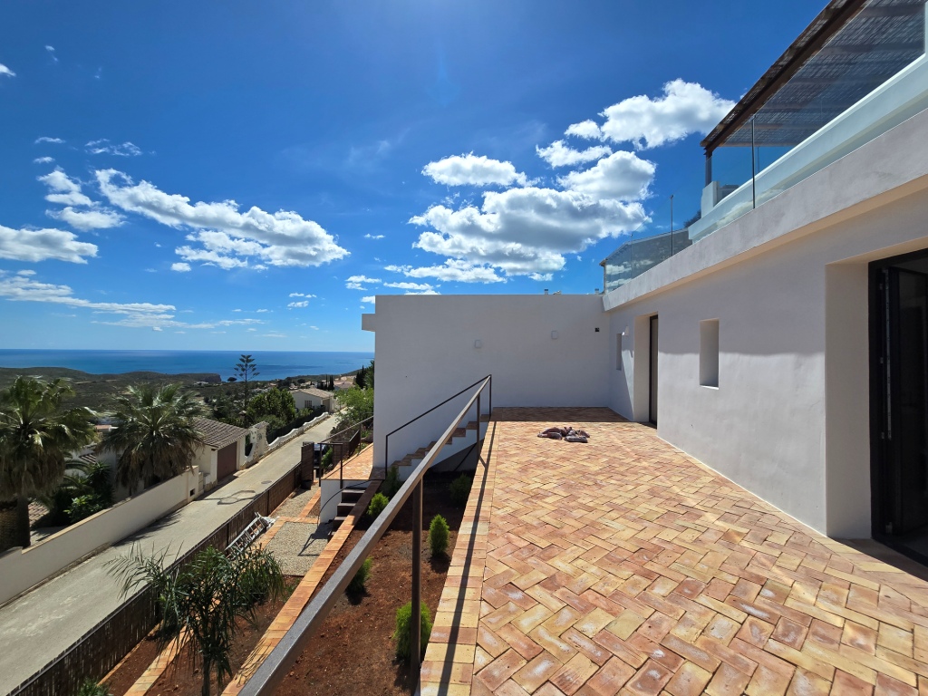 NEUE LUXUSVILLA ZUM VERKAUF mit herrlichem Blick auf das Meer und Ibiza