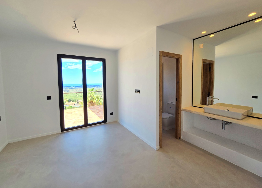 NEUE LUXUSVILLA ZUM VERKAUF mit herrlichem Blick auf das Meer und Ibiza