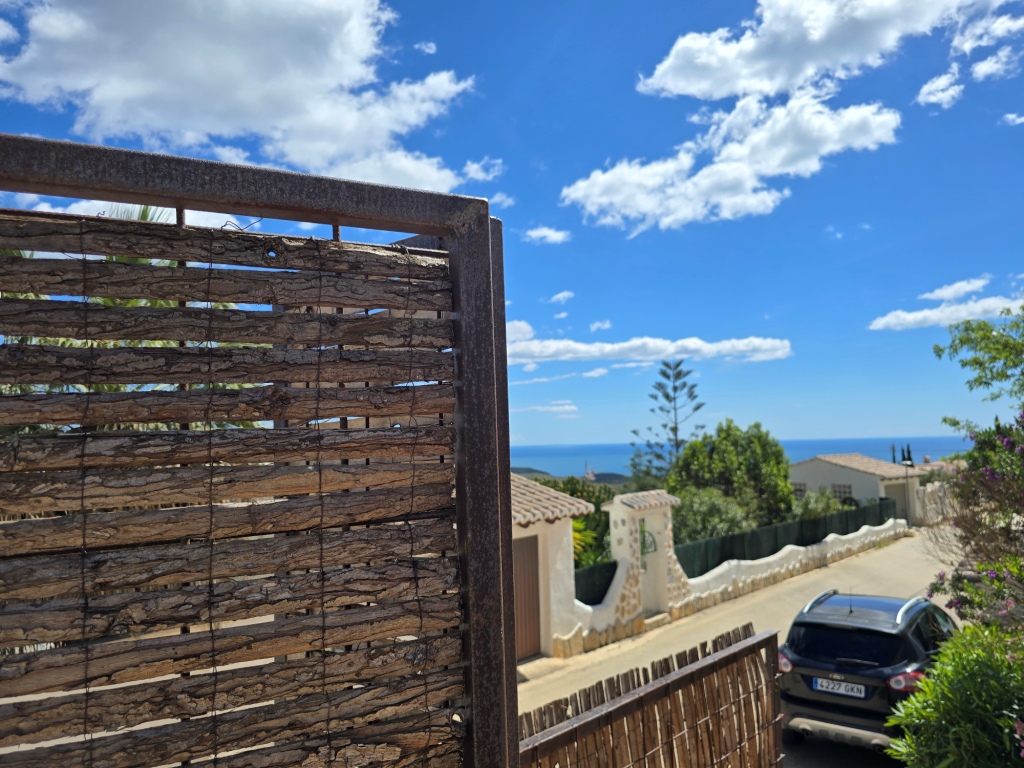 NEUE LUXUSVILLA ZUM VERKAUF mit herrlichem Blick auf das Meer und Ibiza