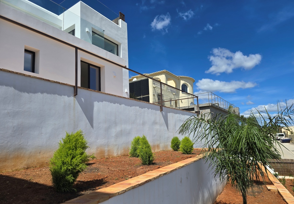 NEUE LUXUSVILLA ZUM VERKAUF mit herrlichem Blick auf das Meer und Ibiza