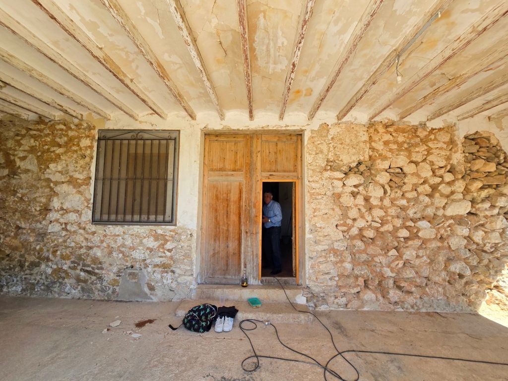 SE VENDE ESPACIOSA FINCA RUSTICA CON AMPLIO TERRENO cerca de todos los comunicaciones