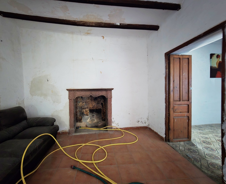 SE VENDE ESPACIOSA FINCA RUSTICA CON AMPLIO TERRENO cerca de todos los comunicaciones