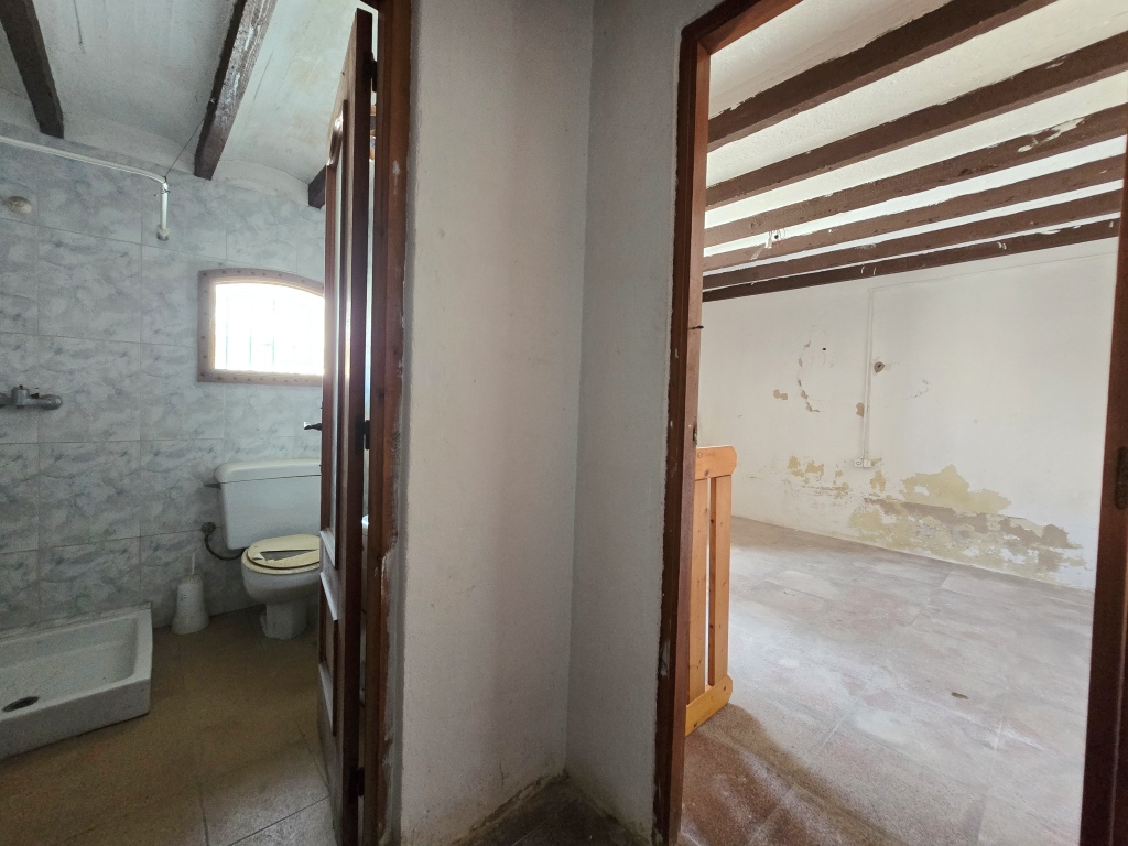 SE VENDE ESPACIOSA FINCA RUSTICA CON AMPLIO TERRENO cerca de todos los comunicaciones