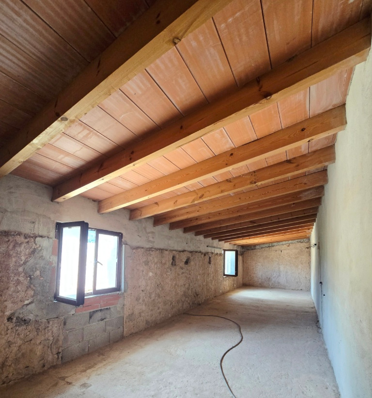 SE VENDE ESPACIOSA FINCA RUSTICA CON AMPLIO TERRENO cerca de todos los comunicaciones