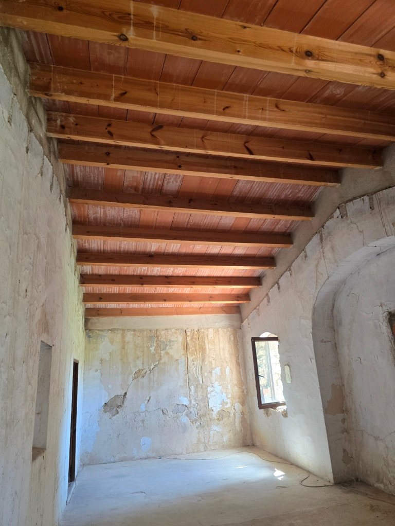 SE VENDE ESPACIOSA FINCA RUSTICA CON AMPLIO TERRENO cerca de todos los comunicaciones
