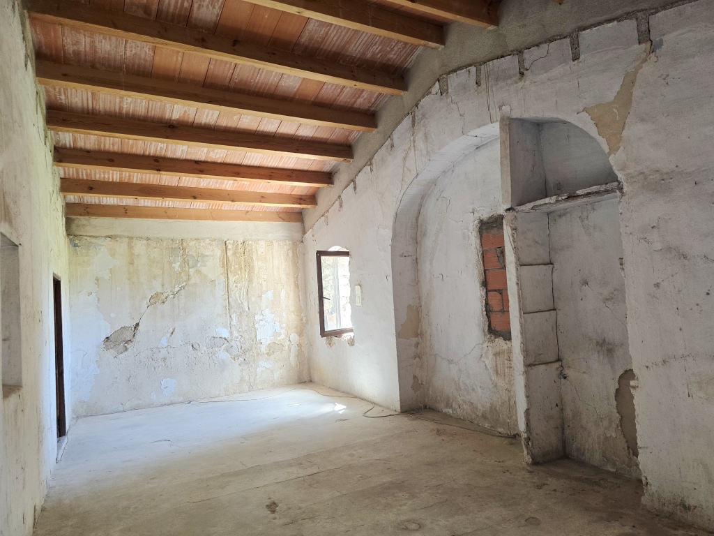 SE VENDE ESPACIOSA FINCA RUSTICA CON AMPLIO TERRENO cerca de todos los comunicaciones