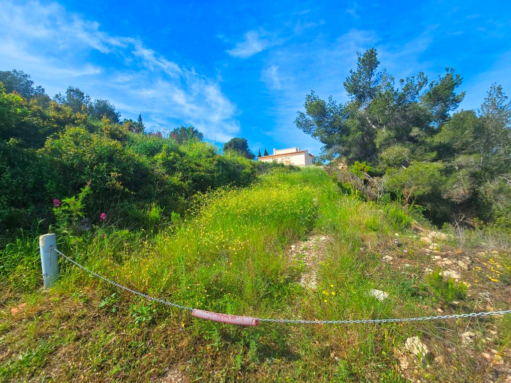 Se vende parcela urbana en Moraira para construccion villa de sueno
