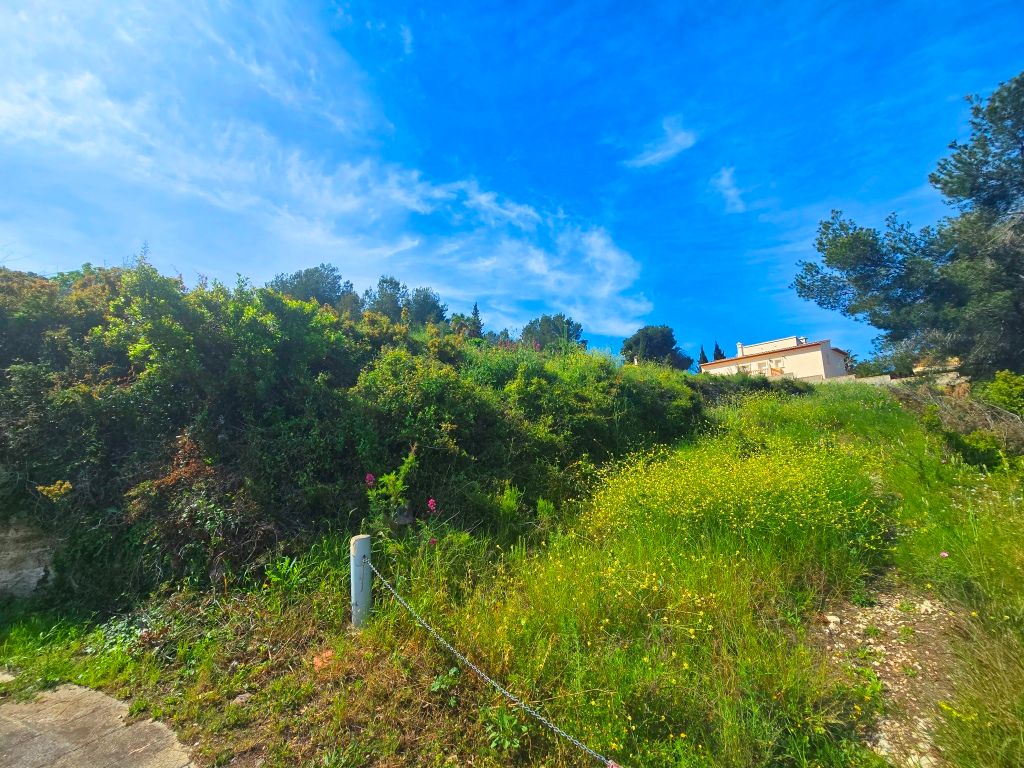 Se vende parcela urbana en Moraira para construccion villa de sueno